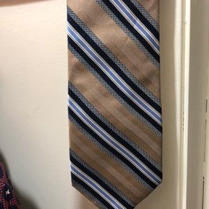 Like new Joseph A. Bank Signature Collection tie.